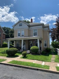 Building Photo - Spruce Street 120/122 S.
