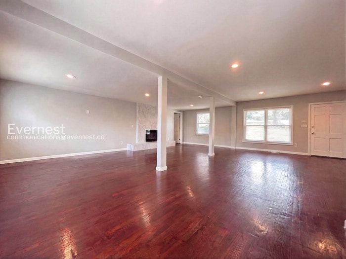 Building Photo - 1345 Twin Oaks Cir SE