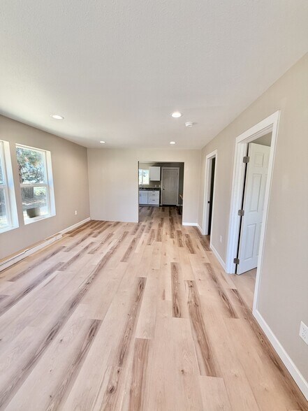 Building Photo - 426 1st Ave