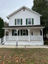 Building Photo - Newly Renovated - 4 Bedroom 1.5 Bath Singl...