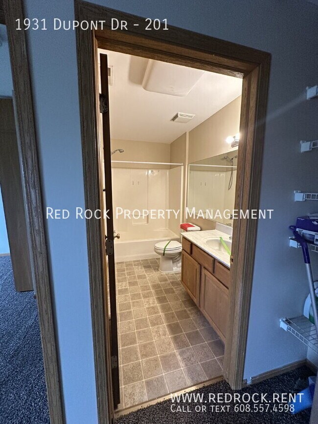 Building Photo - 1931 Dupont Dr