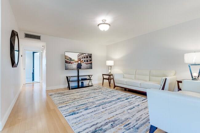 Building Photo - 509 Capri Dr