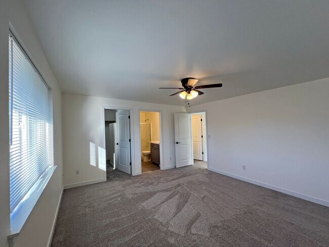 Building Photo - 16241-16243 Curry Ct SE