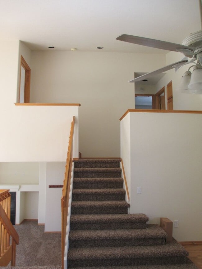 Building Photo - 8720 Rosebud Pl