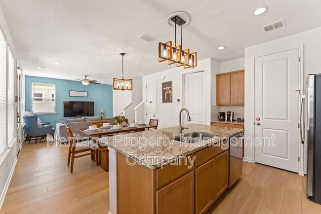 Building Photo - 2119 Hofstaat