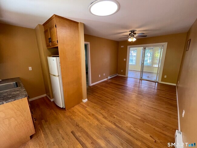 Building Photo - 85 Brentwood Dr