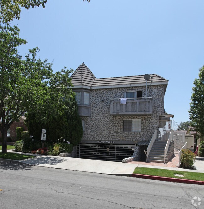 Building Photo - 622 E Providencia Ave