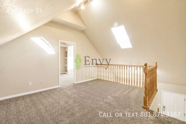 Building Photo - 856 Easy St