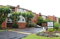 Building Photo - Stunning Fully Remodeled 3BR Condo at Madison Manor – Available This July!