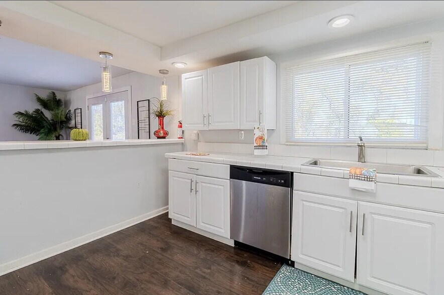 Building Photo - 7583 Tyler Rd