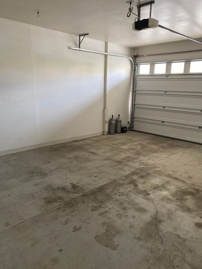 Building Photo - 4/3 in Mehana at Kapolei