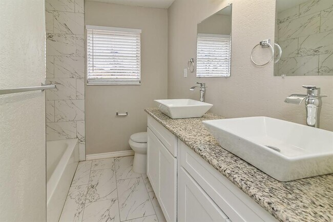 Building Photo - 4303 Trail Lake Dr