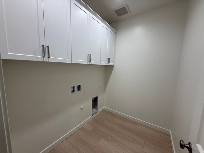 Building Photo - Beautiful New Build!