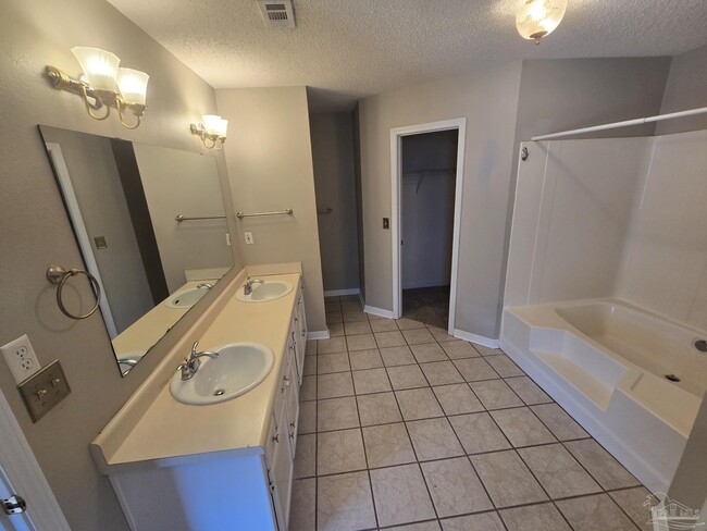 Building Photo - 11204 Bridge Creek Dr