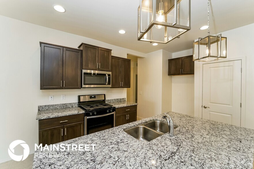 Building Photo - 10707 W Dickerson Dr