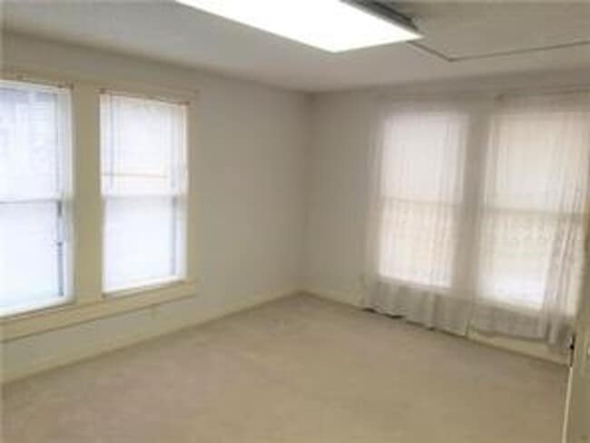 Building Photo - 103 E 34th St