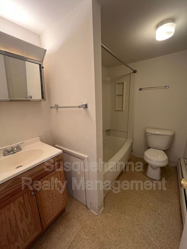 Building Photo - 1051 Henn Ave