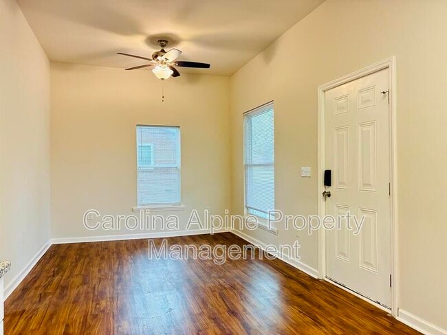 Building Photo - 506 Clegg St