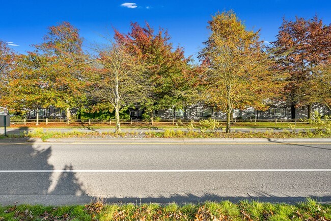 Building Photo - Beautiful Condo in Lynden