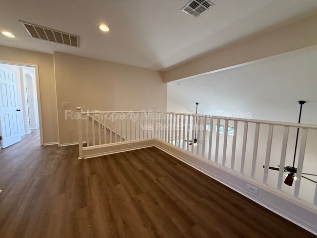 Building Photo - 1677 S Peppertree Dr