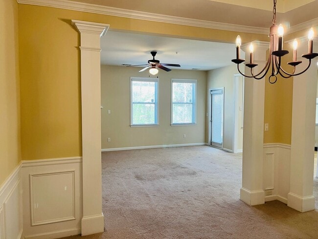 Building Photo - Wow! 3 bedroom 2.5 bathroom home in Newnan, 2100 plus sqft, 2 car garage, huge rooms, must see!