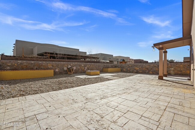 Building Photo - 14548 Jesus Almeida