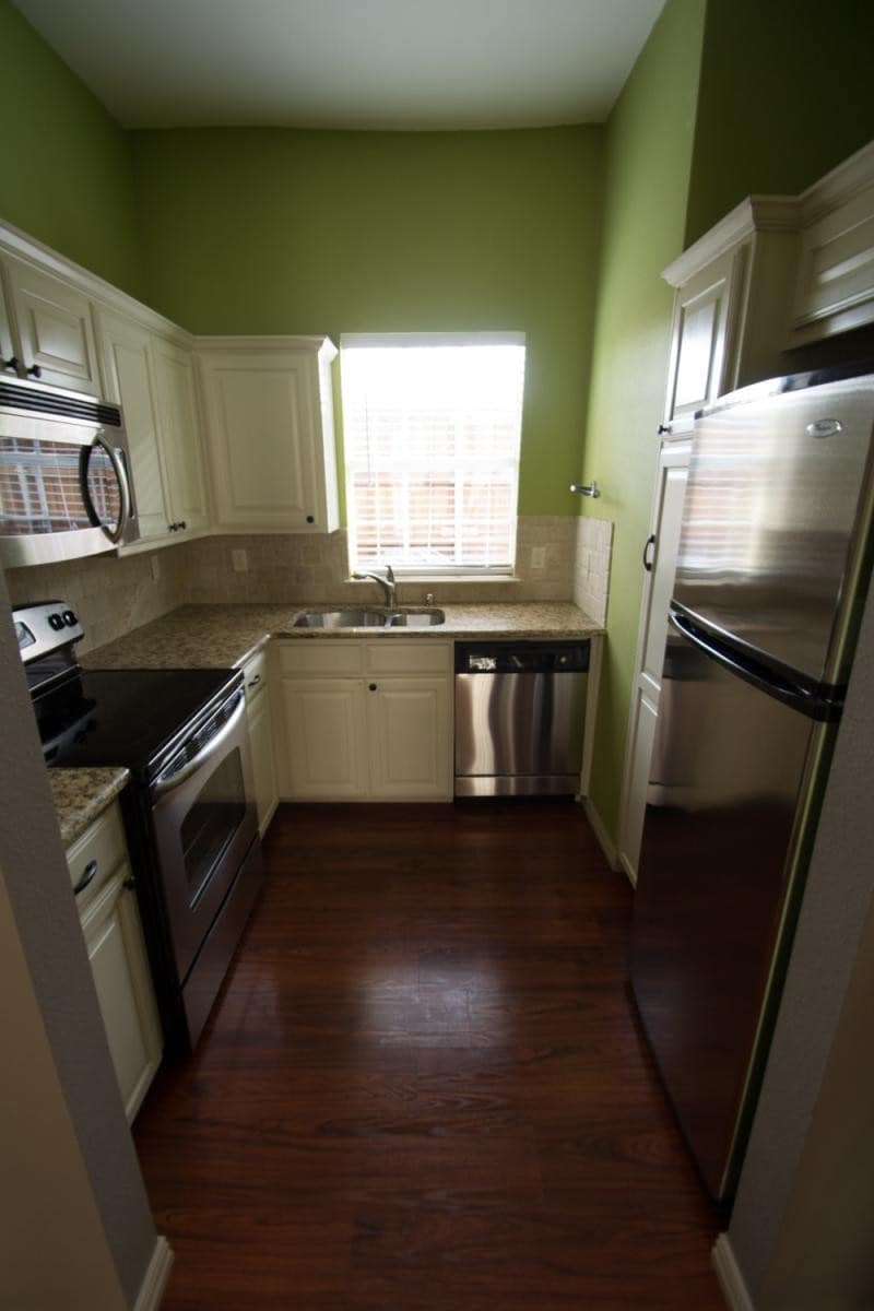 Kitchen - 1818 N Fitzhugh Ave