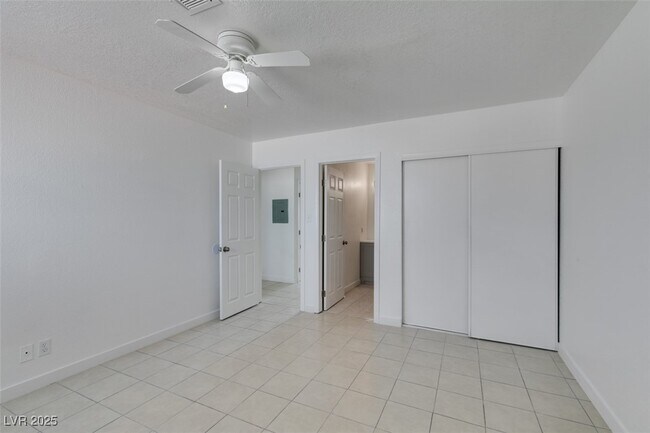 Building Photo - 6987 Mendon Ln