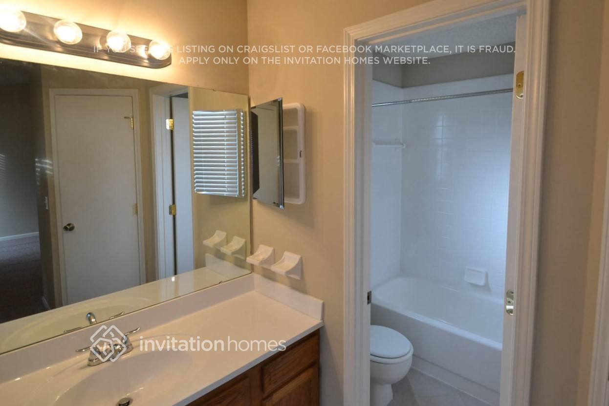 Building Photo - 3862 English Colony Dr N