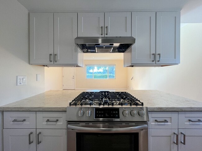 Interior Photo - 311 W Palm Ave