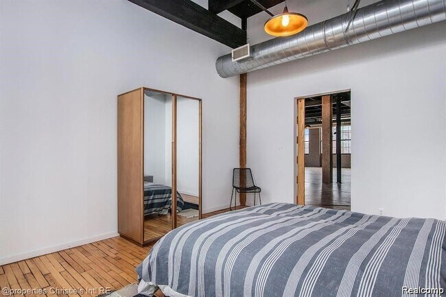 Building Photo - 1535 Sixth St