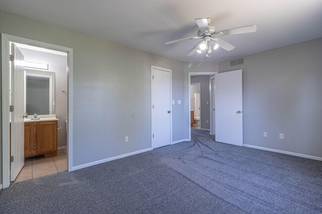 Building Photo - 1507 Raleigh Dr