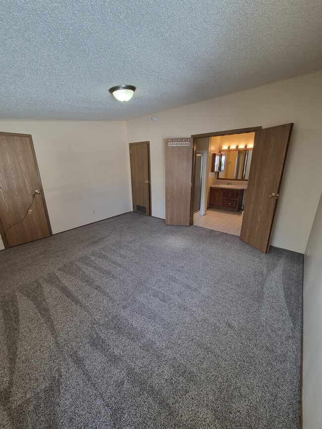 Building Photo - 134 Paddock Cir