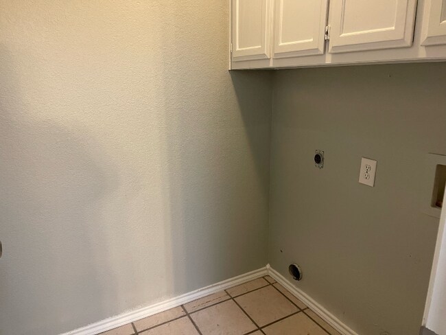 Building Photo - 502 N Sewell Dr