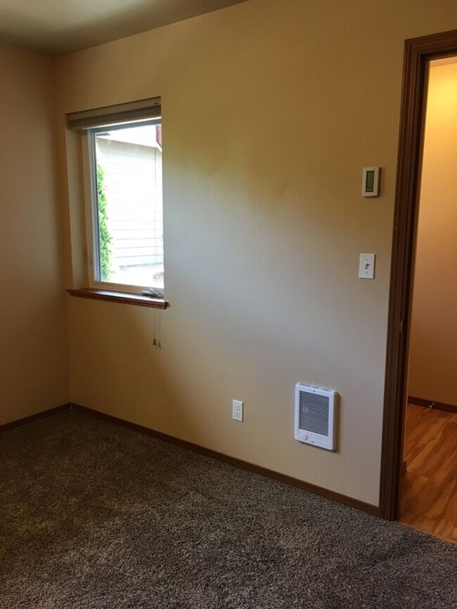 Building Photo - 1737 Stremler Dr