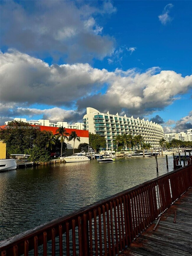 Building Photo - 2941 NE 185th St