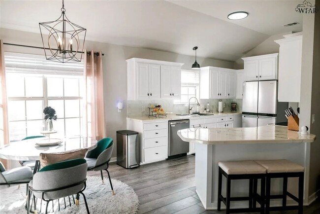 Building Photo - Charming 4BR House in Burkburnett (10 Min ...