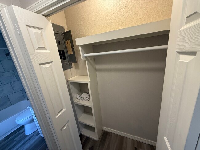 Building Photo - 819 Hardy Springs Cir