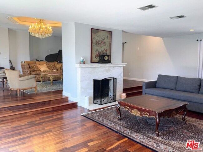 Building Photo - 911 Teakwood Rd