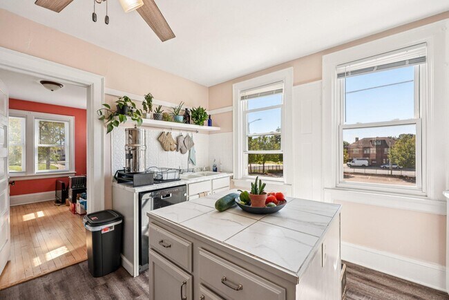 Building Photo - 2321 N 58th St