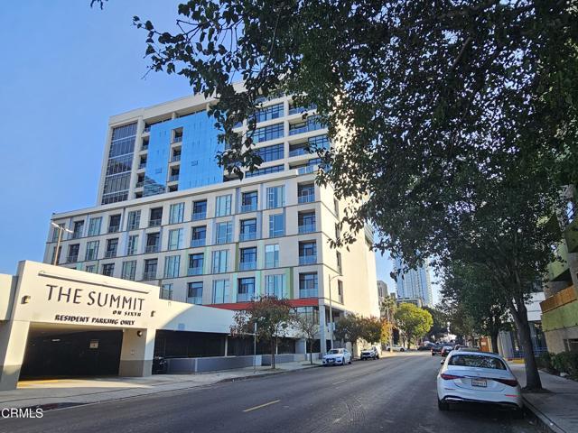 Building Photo - 3223 W 6th St