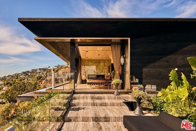 Building Photo - 1851 N Stanley Ave