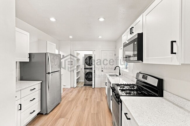 Building Photo - 1603 S Major St