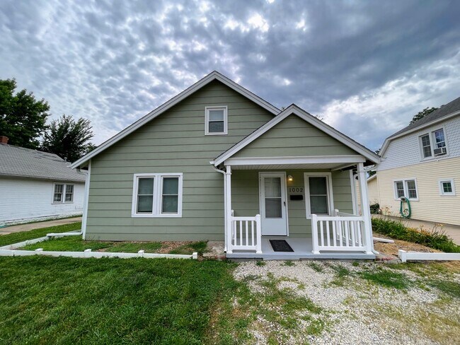 Building Photo - Cute 3 Bed 1 Bath McPherson Home in Good Neighborhood