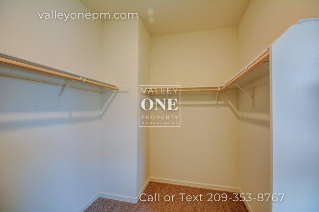 Building Photo - 637 Mansfield Dr