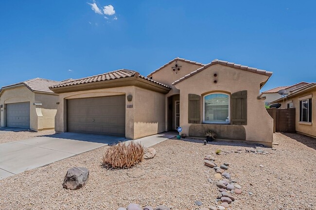 Building Photo - 3 Bed 2 Bath - New Kitchen Appliances\Carp...