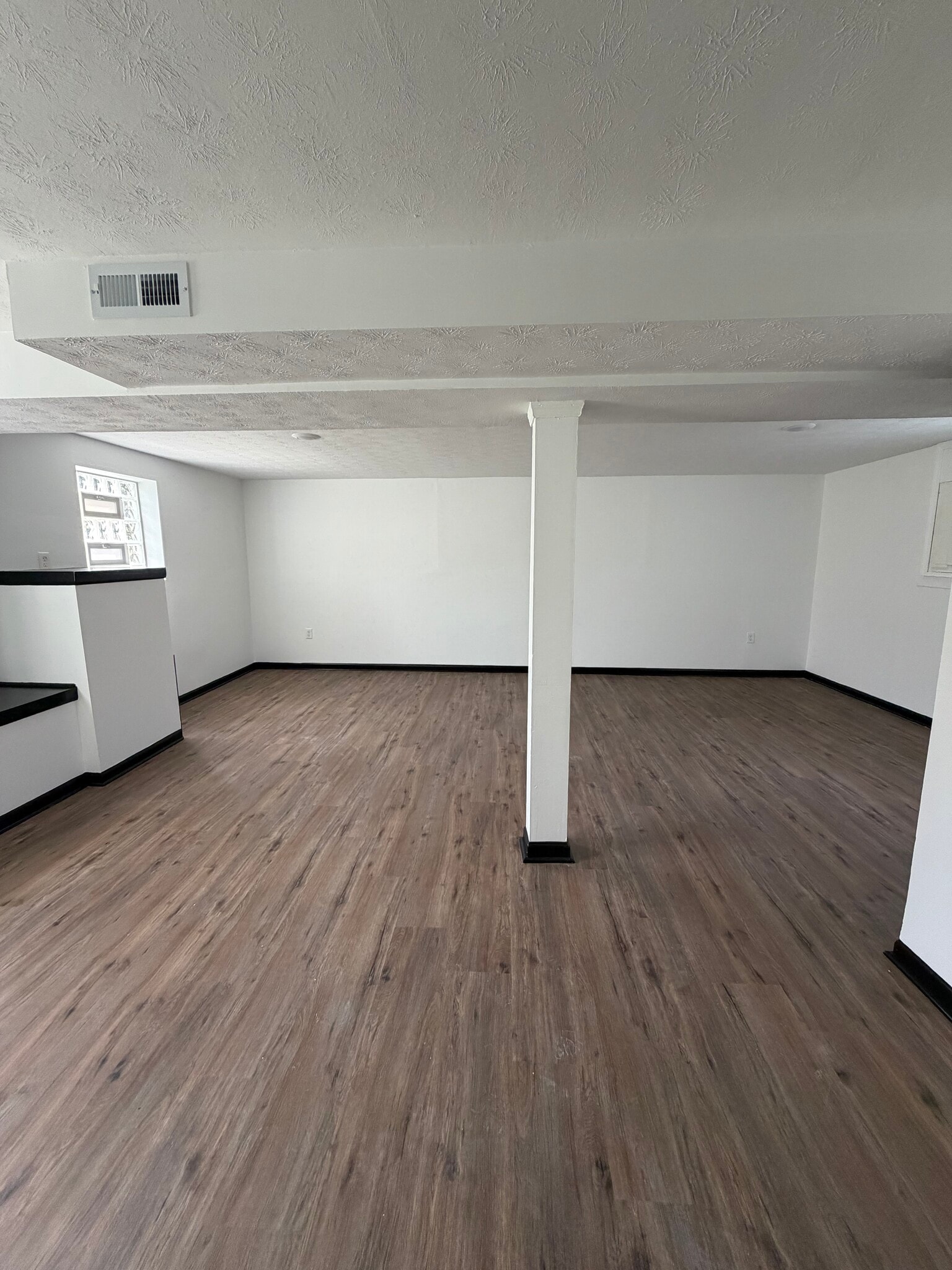 Building Photo - 2020 Val Vista Ct