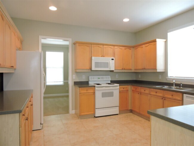 Building Photo - 3773 Four Oaks Blvd