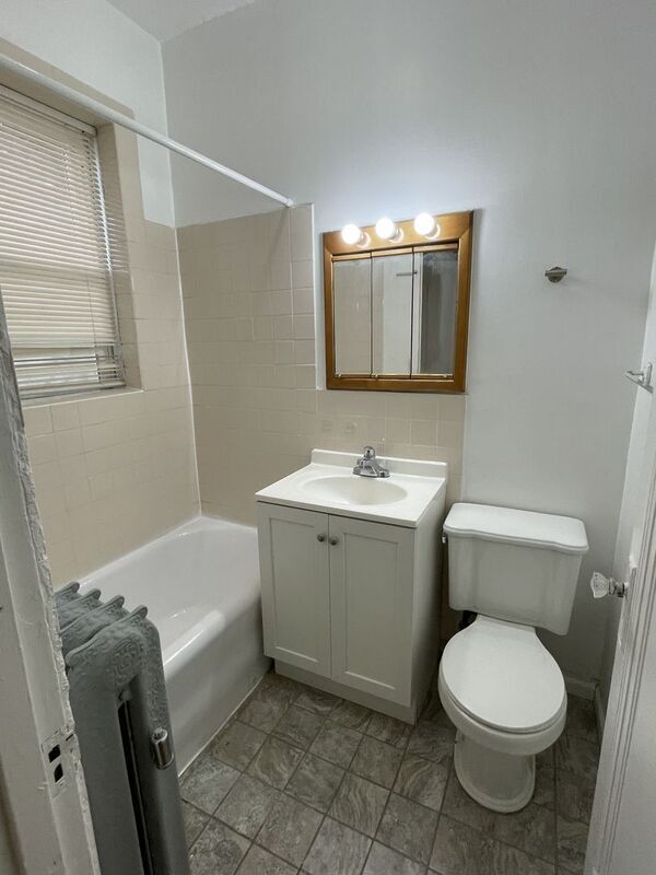 Building Photo - 4412 W Armitage Ave