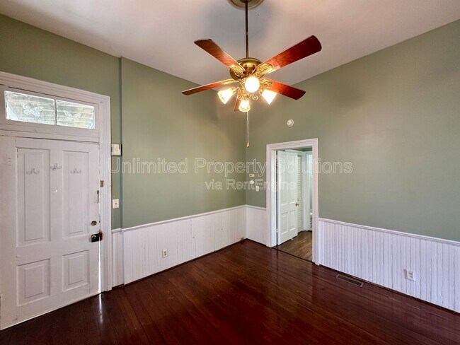 Building Photo - 216 N 6th St